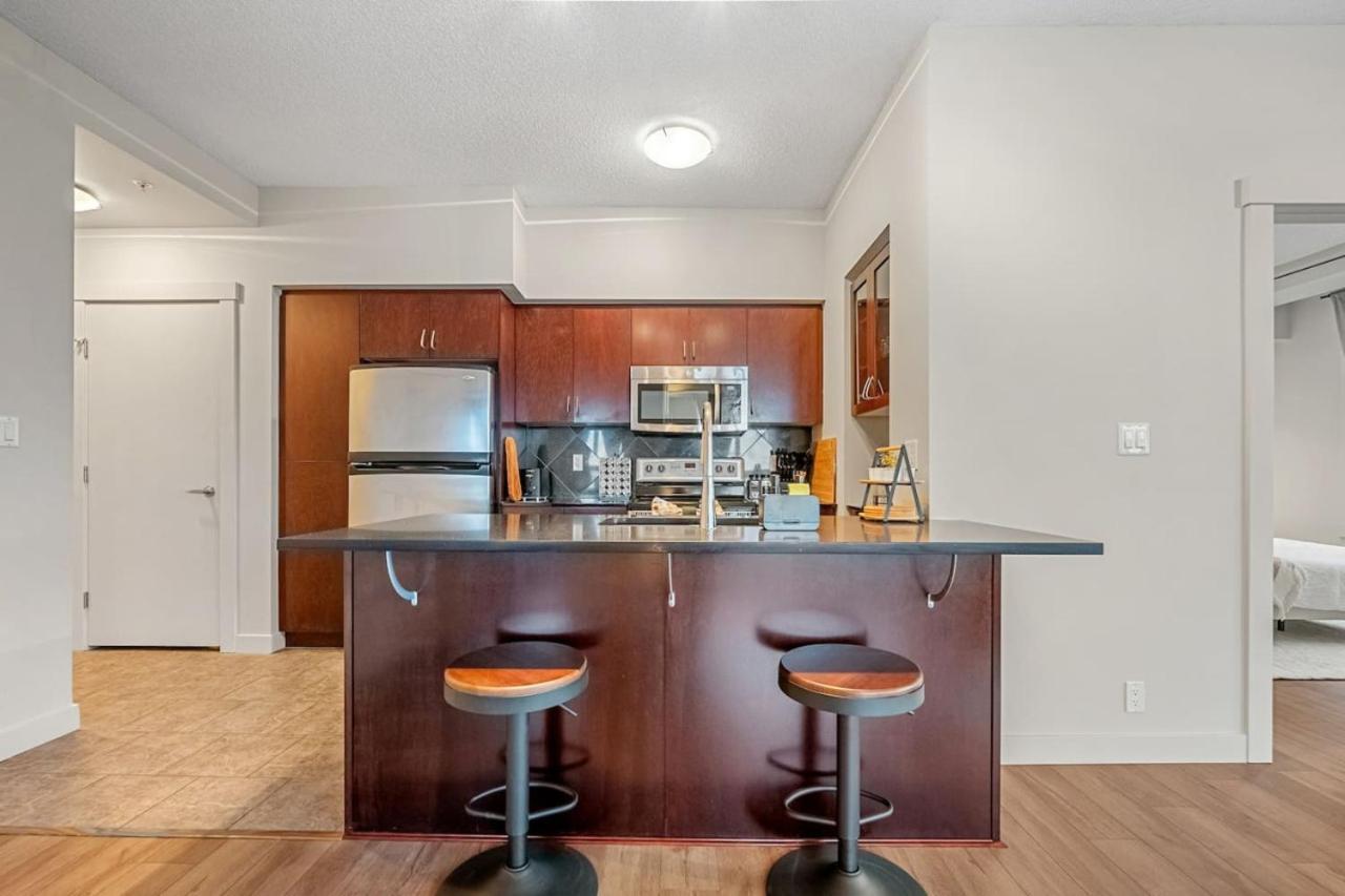 Upscale Penthouse Stay With Mountain & City Views, Free Parking, Bbq Grill, Office Space & More YYC Dış mekan fotoğraf