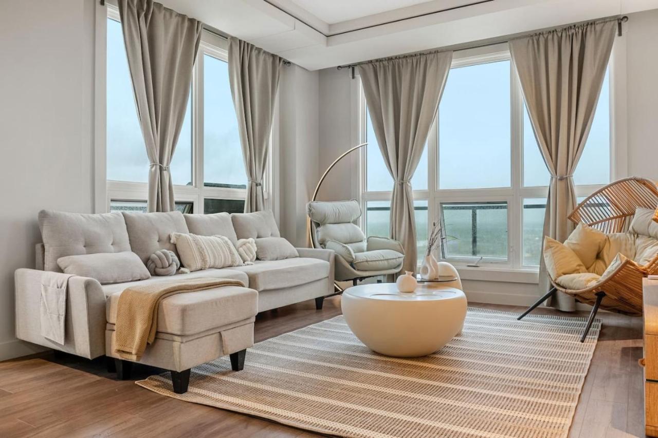 Upscale Penthouse Stay With Mountain & City Views, Free Parking, Bbq Grill, Office Space & More YYC Dış mekan fotoğraf