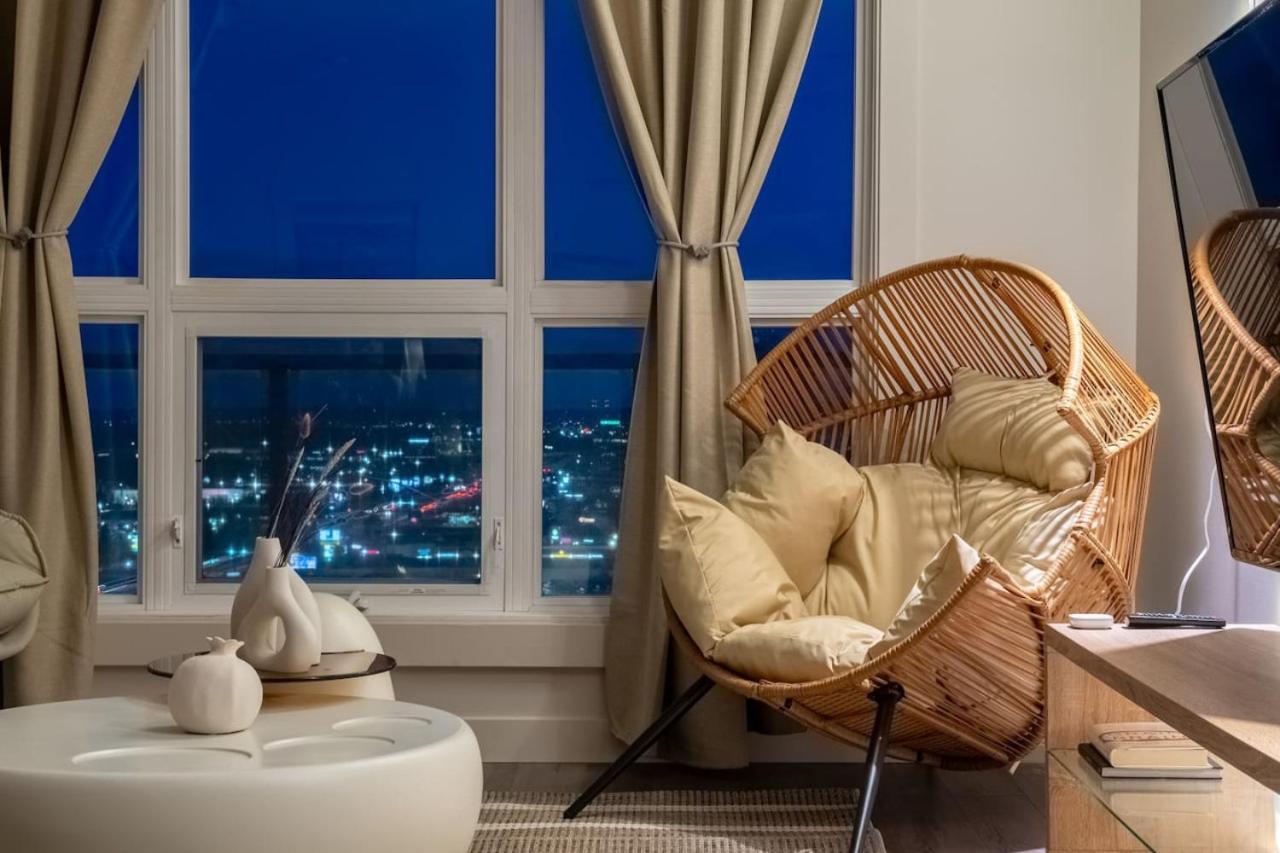 Upscale Penthouse Stay With Mountain & City Views, Free Parking, Bbq Grill, Office Space & More YYC Dış mekan fotoğraf
