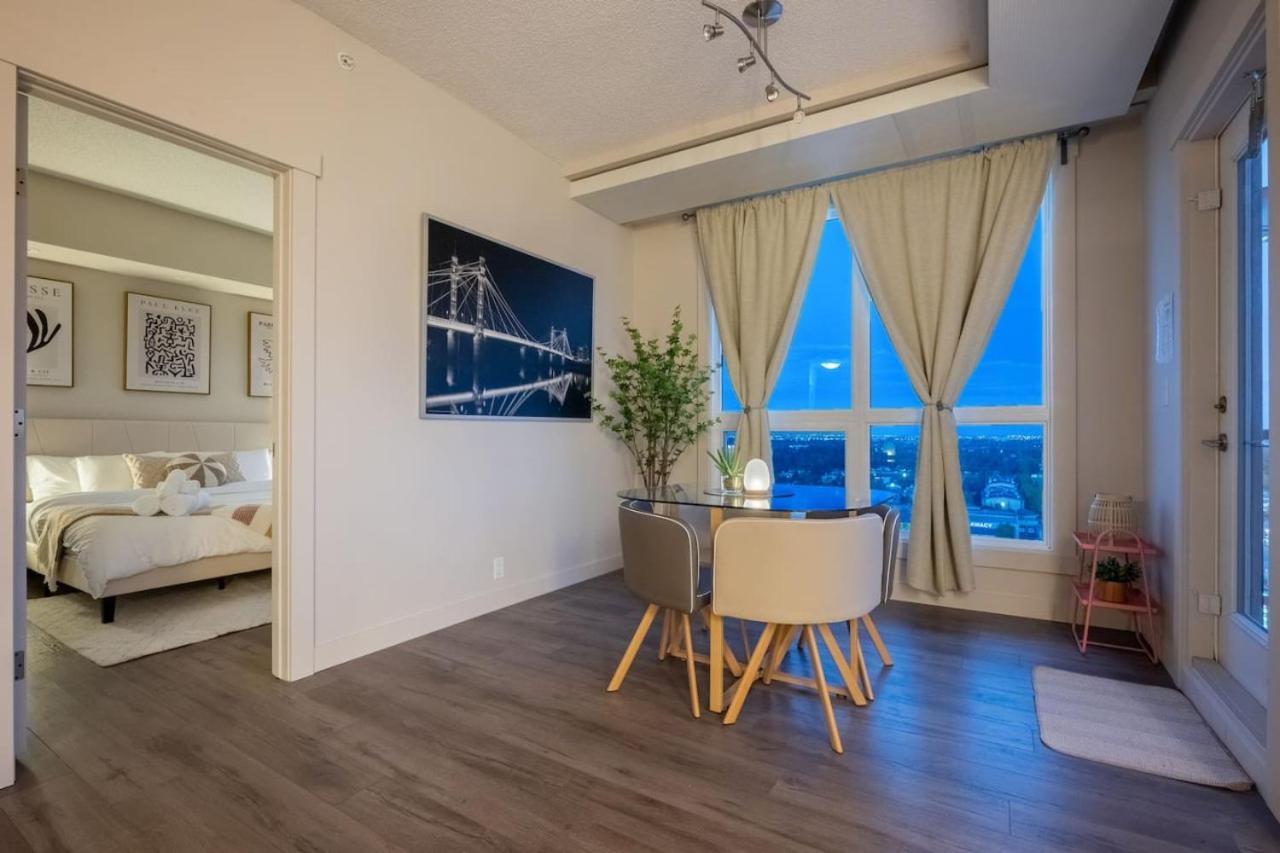 Upscale Penthouse Stay With Mountain & City Views, Free Parking, Bbq Grill, Office Space & More YYC Dış mekan fotoğraf