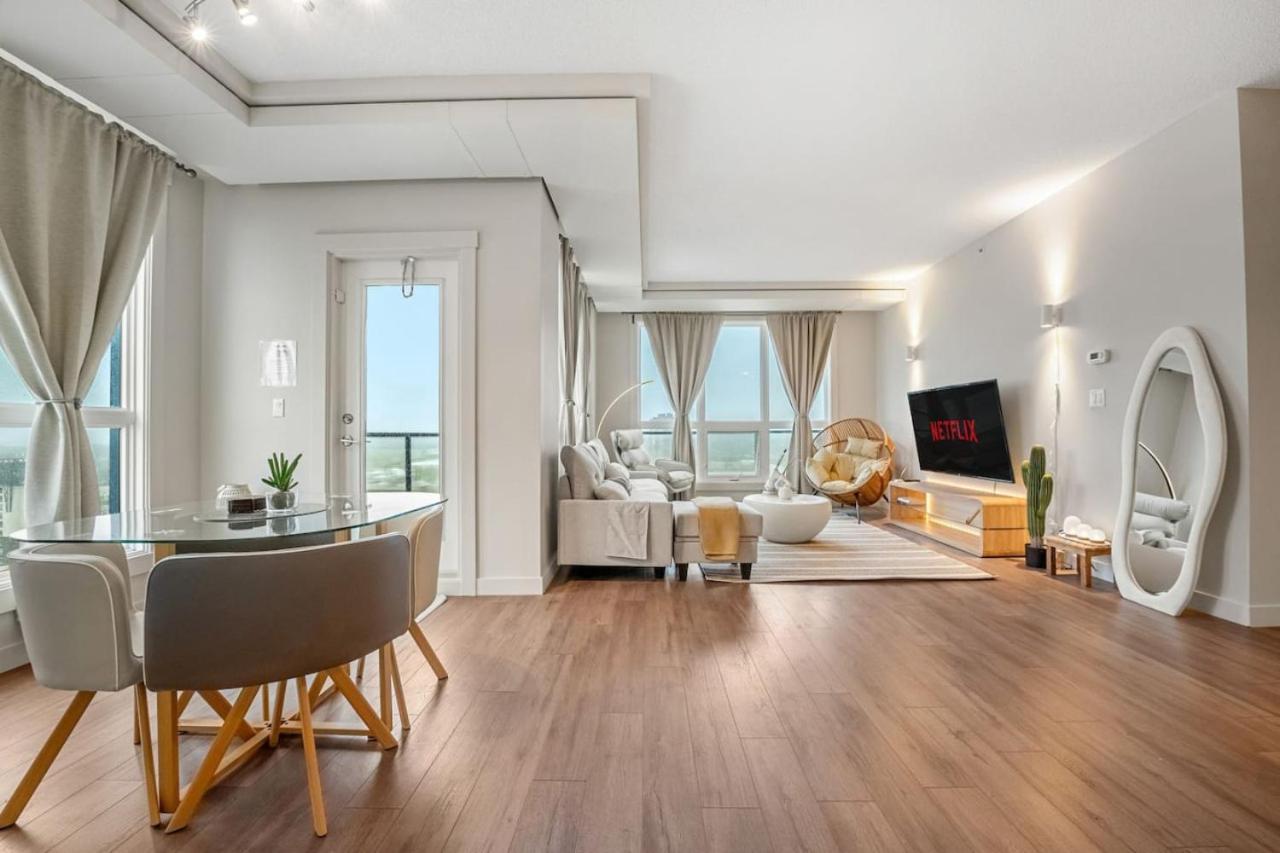 Upscale Penthouse Stay With Mountain & City Views, Free Parking, Bbq Grill, Office Space & More YYC Dış mekan fotoğraf