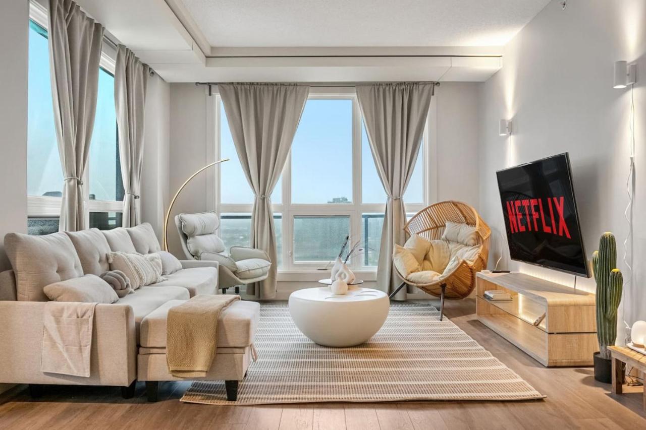 Upscale Penthouse Stay With Mountain & City Views, Free Parking, Bbq Grill, Office Space & More YYC Dış mekan fotoğraf