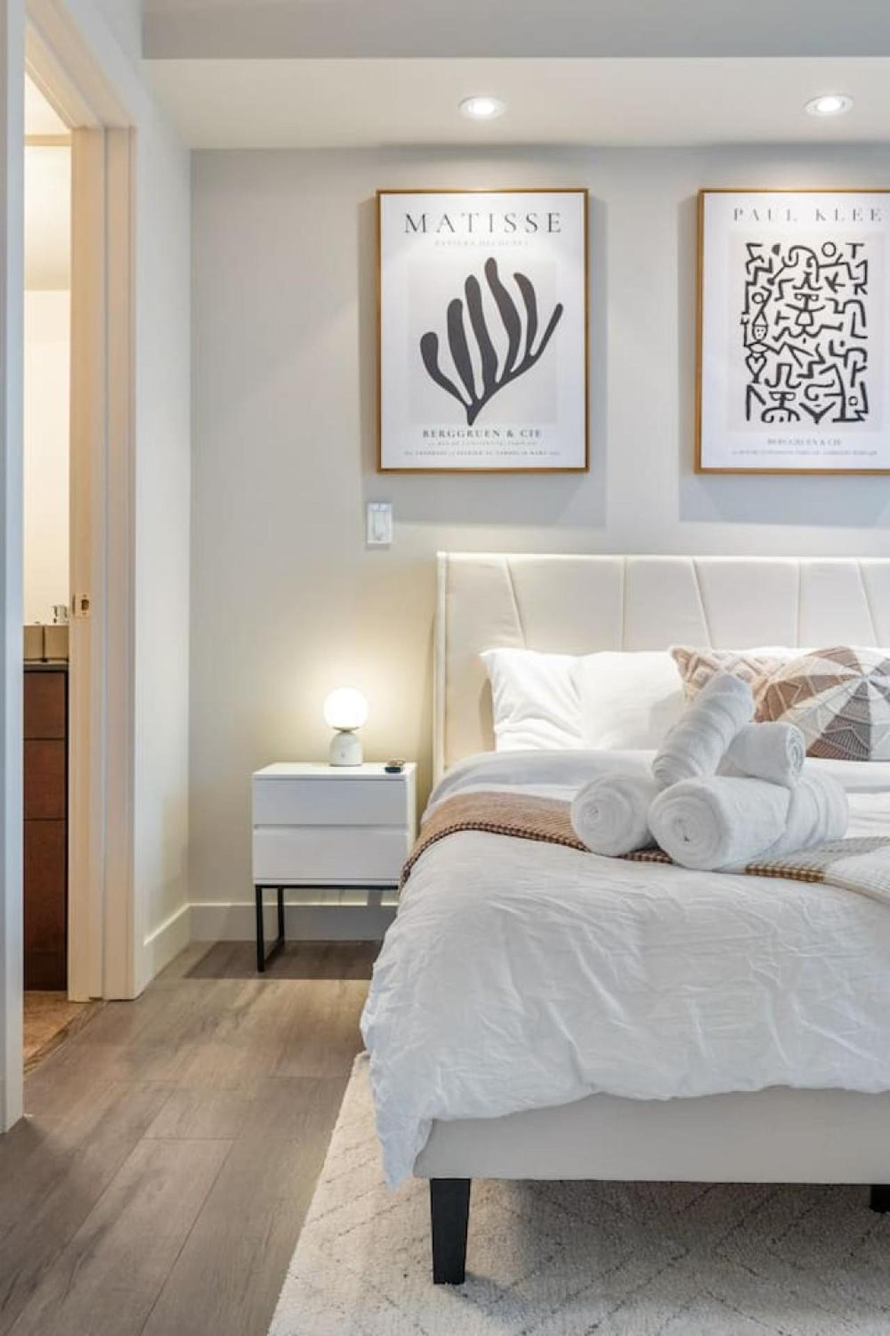 Upscale Penthouse Stay With Mountain & City Views, Free Parking, Bbq Grill, Office Space & More YYC Dış mekan fotoğraf